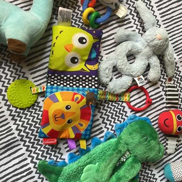 Baby soft toy bundle- giraffe, puppy, bunny, dinosaur, farm animals- 7 - Picture 3 of 7